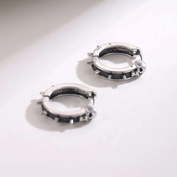 💀 Awesome Rustic Style Skeleton Skull Spiked Hoop Earrings 💀 - Picture 4 of 5